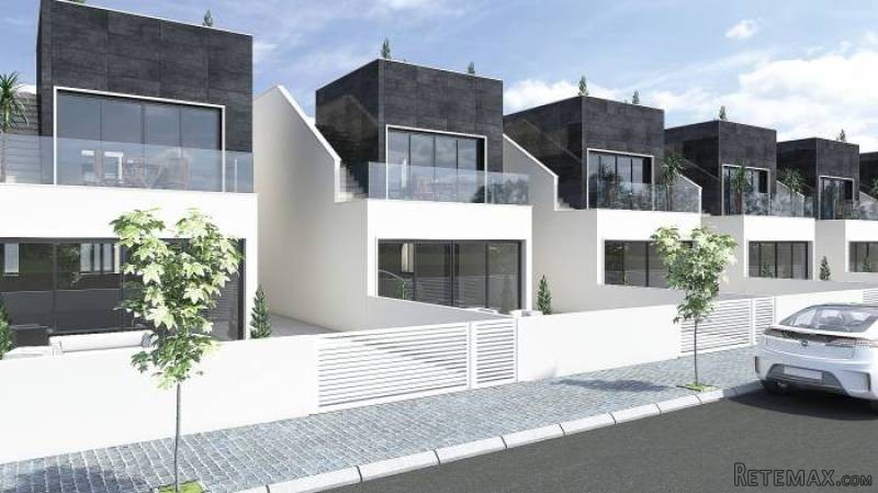 3 Bedroom 2 Bathroom Villa In San Pedro..