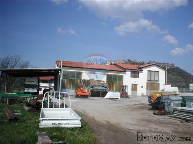 Buzet, stambeno-poslovni kompleks sa zemljištem - 2
