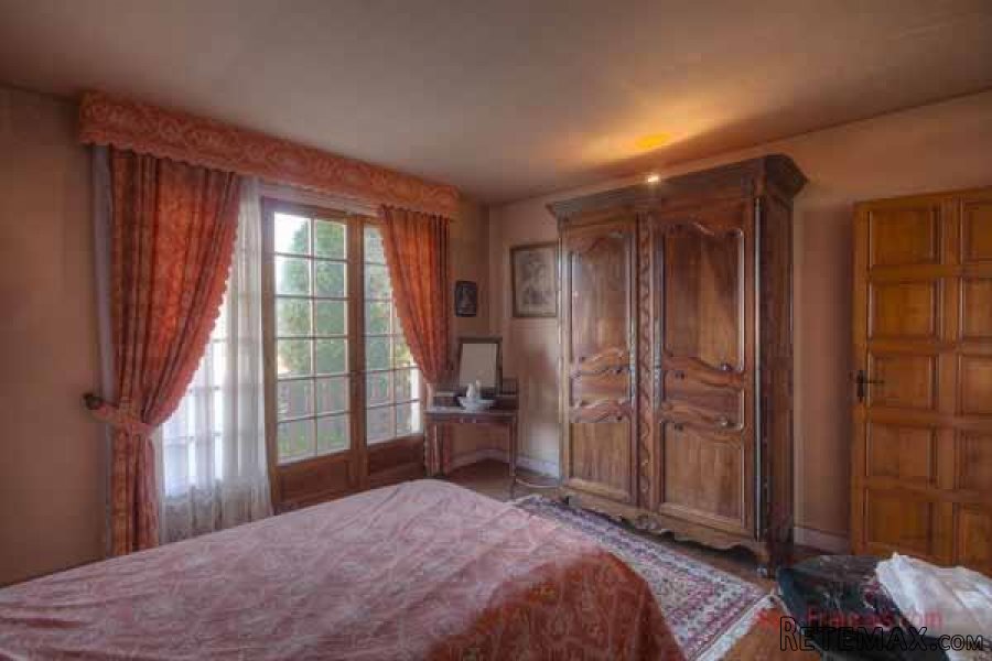 Chef Boutonne (79) - Detached town house to refresh offering.. - 7