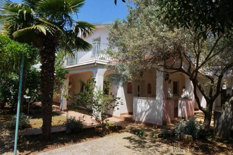 Istra, okolica Pule, Peroj, velika apartmanska kuća