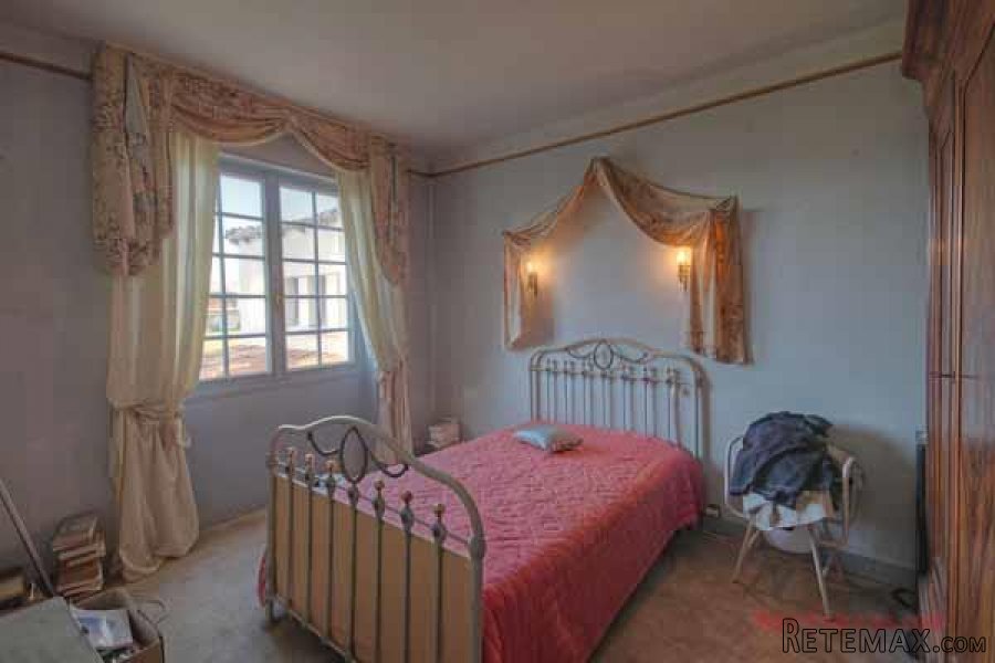 Chef Boutonne (79) - Detached town house to refresh offering.. - 8