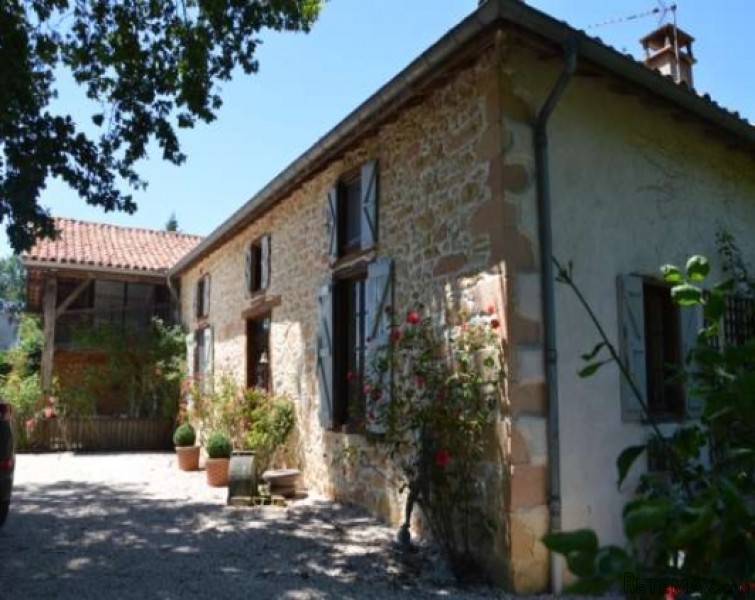 Large hamlet house, mountain views..