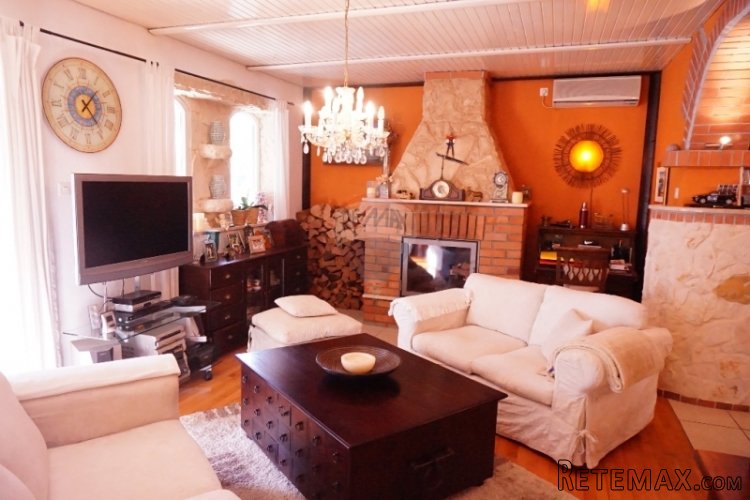 PREDIVNA KUĆA U UREĐENOM PARKU OD 3500 m2 - 4