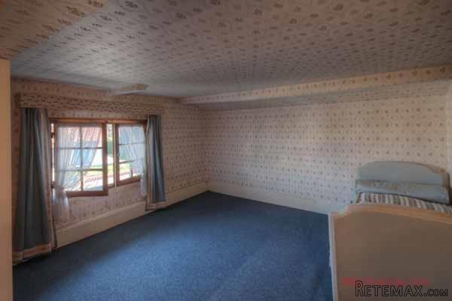 Chef Boutonne (79) - Detached town house to refresh offering.. - 10