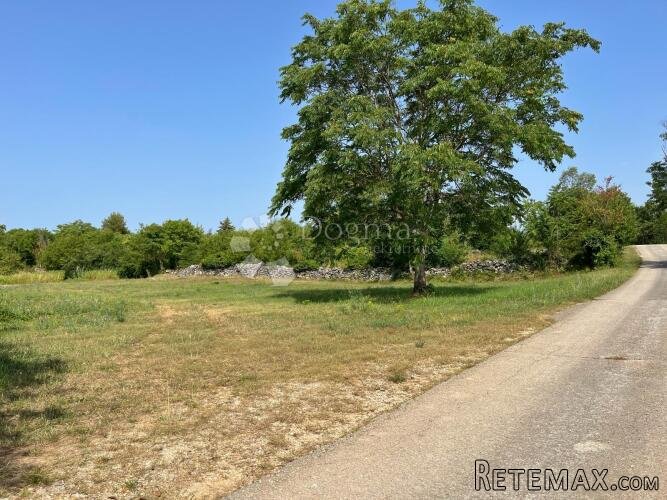 GRAĐEVINSKO ZEMLJIŠTE 1782 m² - 2
