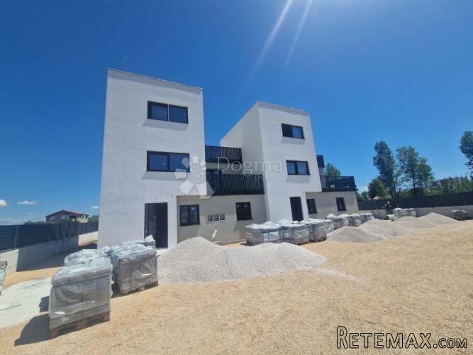 VRSI - NOVOGRADNJA - STAN A S BAZENOM 100,01 M2 - 2
