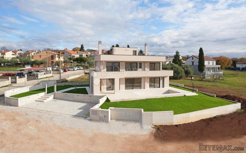 MODERNA VILA S BAZENOM U NASELJU NEDALEKO POREČA - 2