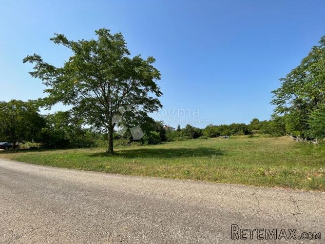 GRAĐEVINSKO ZEMLJIŠTE 1582 m² - 3