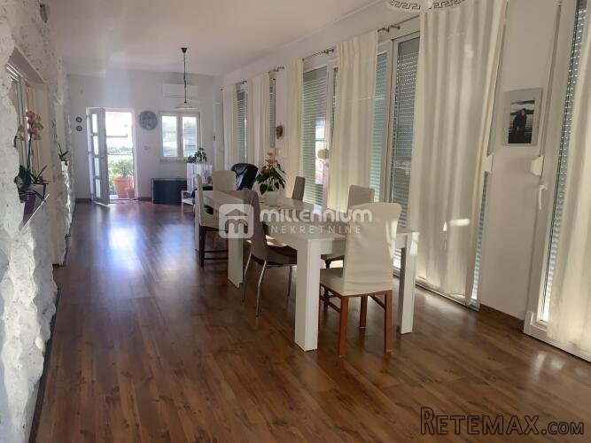Kraljevica, 180m2, samostojeća kuća s 2 stana - 2