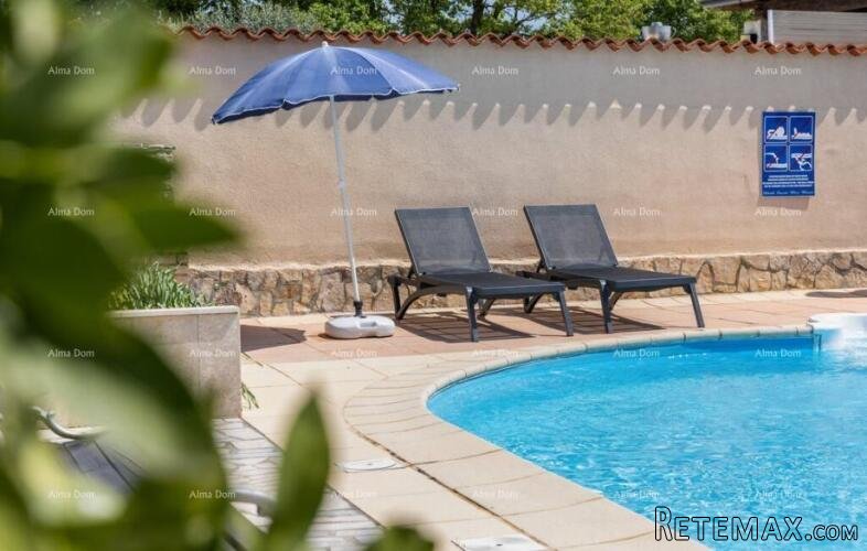 Okolica Poreča – kuća, 300 m2, s dva apartmana i bazenom - 2