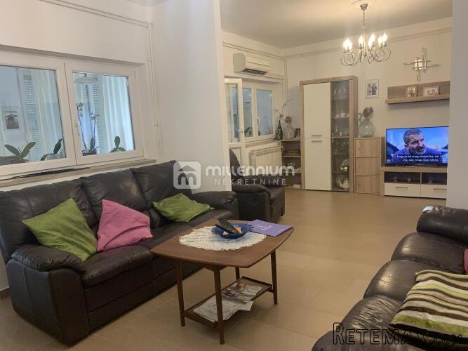 Kraljevica, 180m2, samostojeća kuća s 2 stana - 3