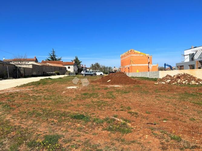 Ravna građevinska parcela, okolica Marčane - 2