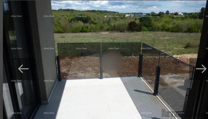 Prodaje se prostrani 5-sobni stan površine 150 m², Poreč