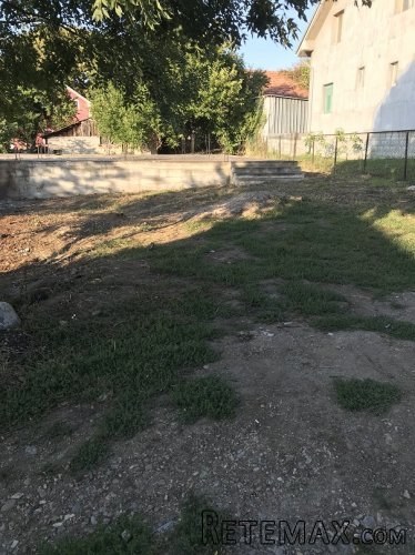 Prodajem plac 5.30ari s temeljom - 2