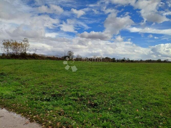GRAĐEVINSKO ZEMLJIŠTE U OAZI PRIRODE A NADOMAK CENTRA GRADA