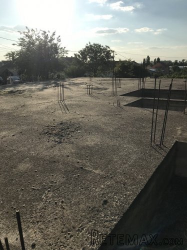 Prodajem plac 5.30ari s temeljom - 3