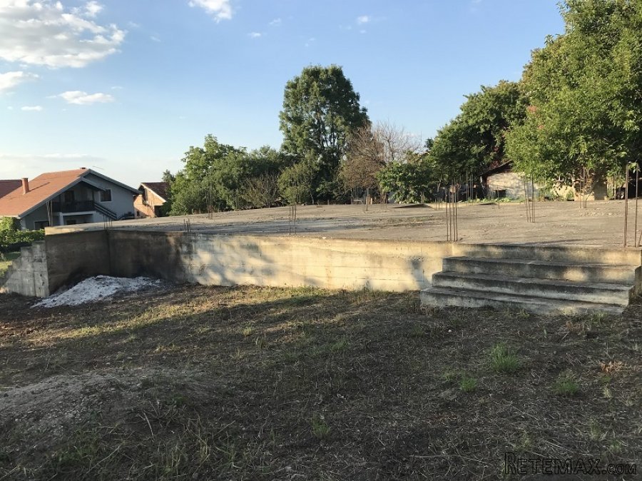 Prodajem plac 5.30ari s temeljom - 9