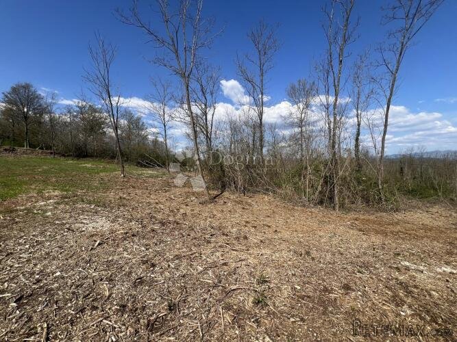 GRAĐEVINSKO ZEMLJIŠTE KRŠAN 2100 M2 - 2