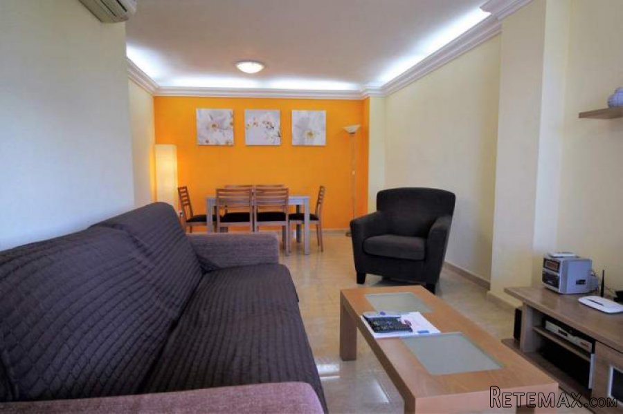 Este moderno apartamento está en una urbanización frente a.. - 3