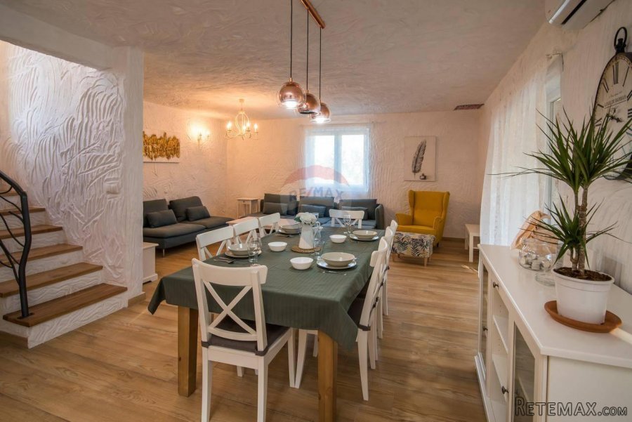 Risika, dvije nove kamene vile na okućnici od 7.000m2 - 9