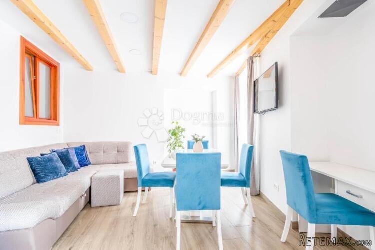 ROVINJ, CENTAR - MODERAN DVOSOBNI STAN NA 1. KATU - 2