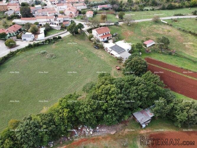 Prodaje se građevinsko zemljište površine 3785 m2