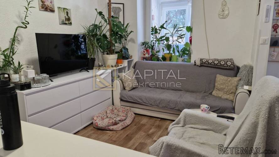 Funkcionalan 3S+DB u širem centru (1. kat, zatvoren balkon)