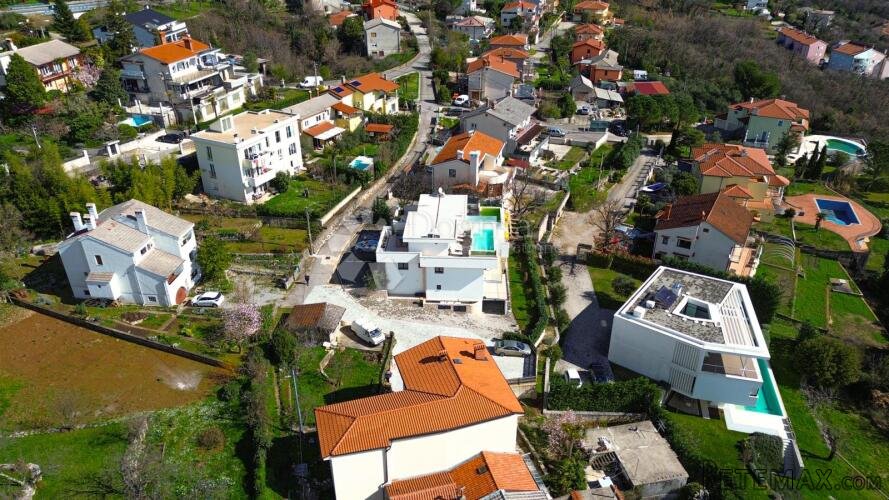 POBRI KUĆA SA BAZENOM - 8