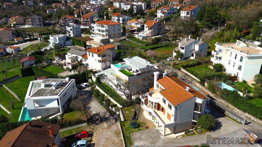 POBRI KUĆA SA BAZENOM - 9