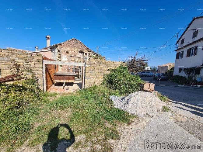 Kamena kuća s okućnicom i započetom renovacijom – okolica Pa..