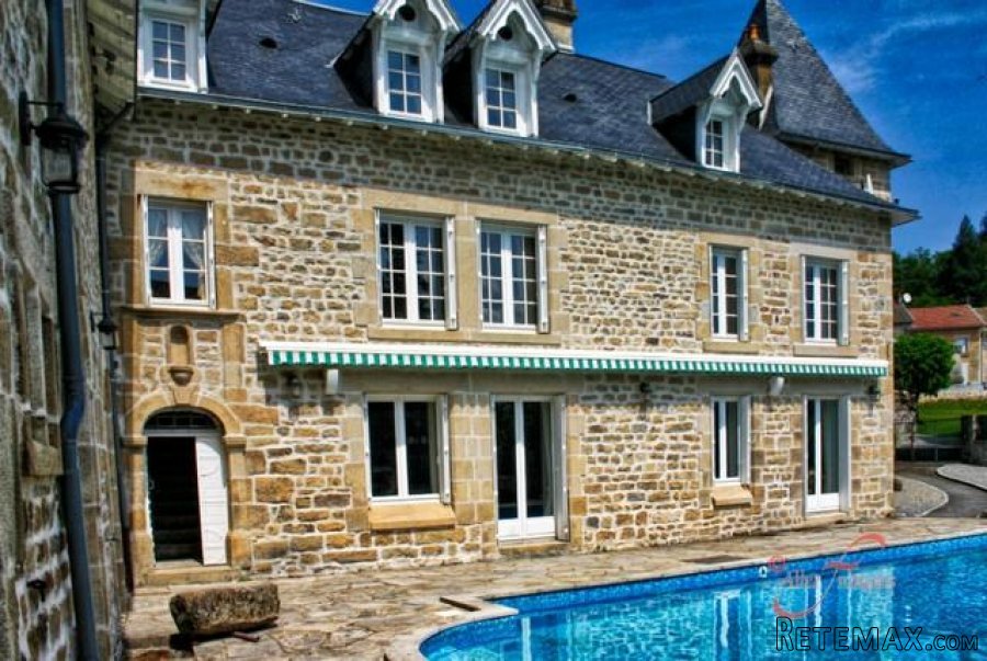 Nr Bourganeuf (23) - A stunning château / manoir sold fully.. - 2