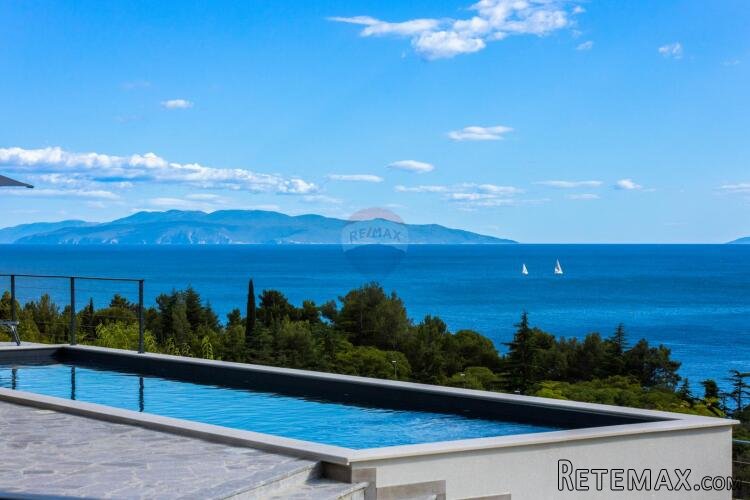 OPATIJA- dvoetažan stan, 1.red do mora, bazen, garaža, vrt, - 3