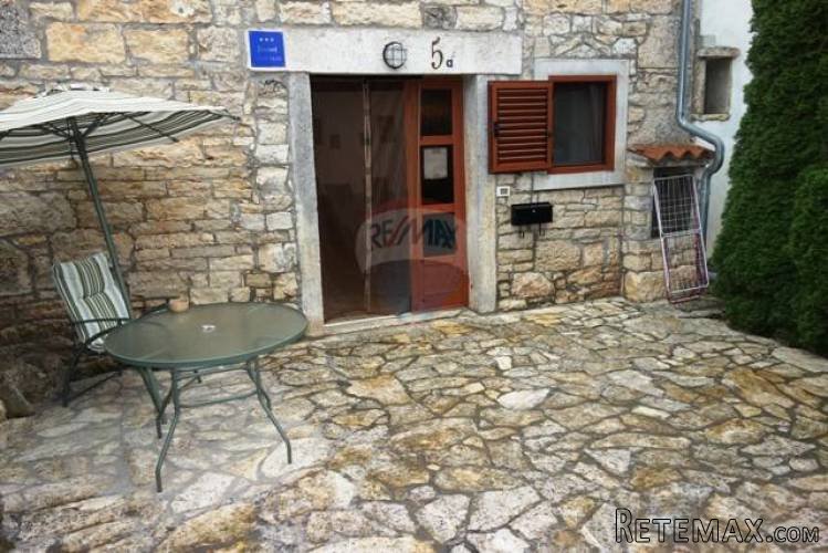 KRASNO RENOVIRANA AUTOHTONA KUĆA U BLIZINI POREČA - 4