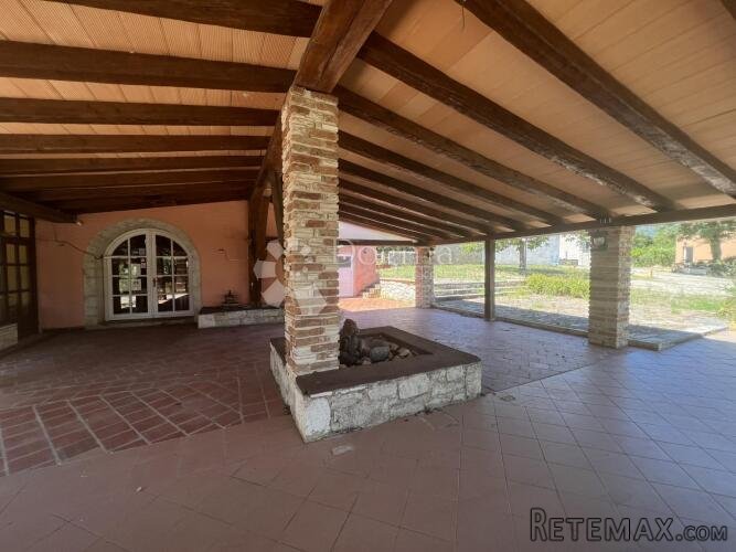Tradicionalni ugostiteljski objekt sa stambenim jedinicama - 8