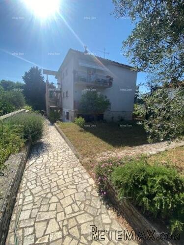 Velika samostojeća kuća. Pula. Veli vrh.
