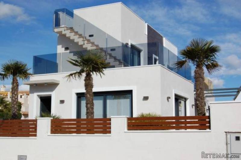 5 Bedroom 4 Bathroom Villa In..