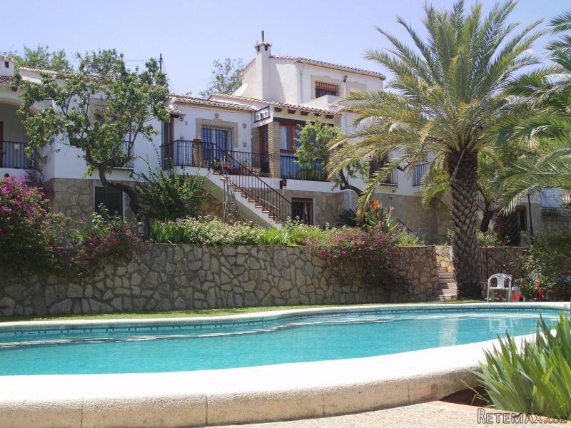 Split level, 4 bed townhouse with sea.. - 2