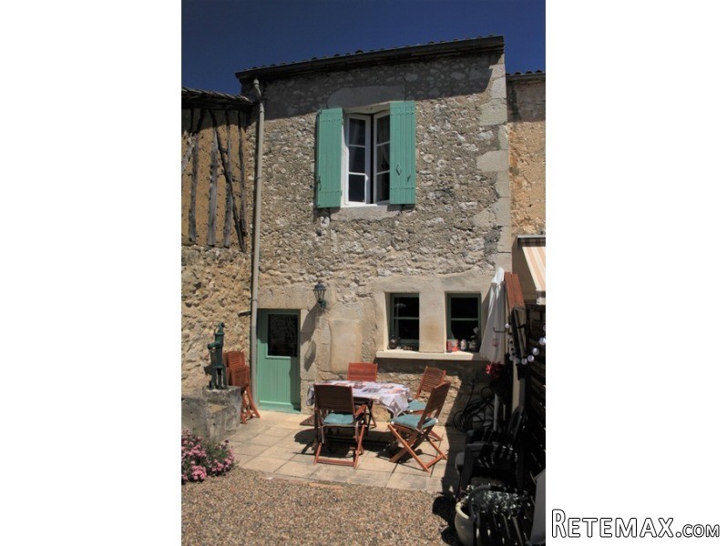 2 Bedroom Townhouse In Center Of Eymet..