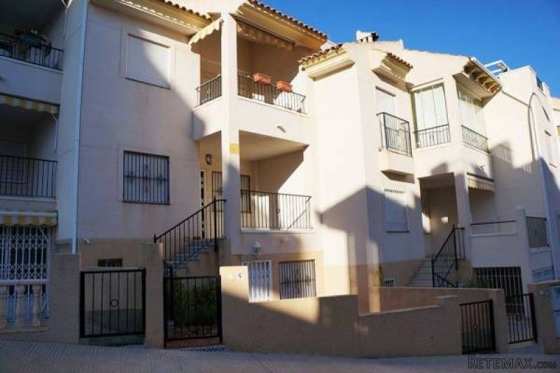 3 Bedroom 2 Bathroom Apartment In..