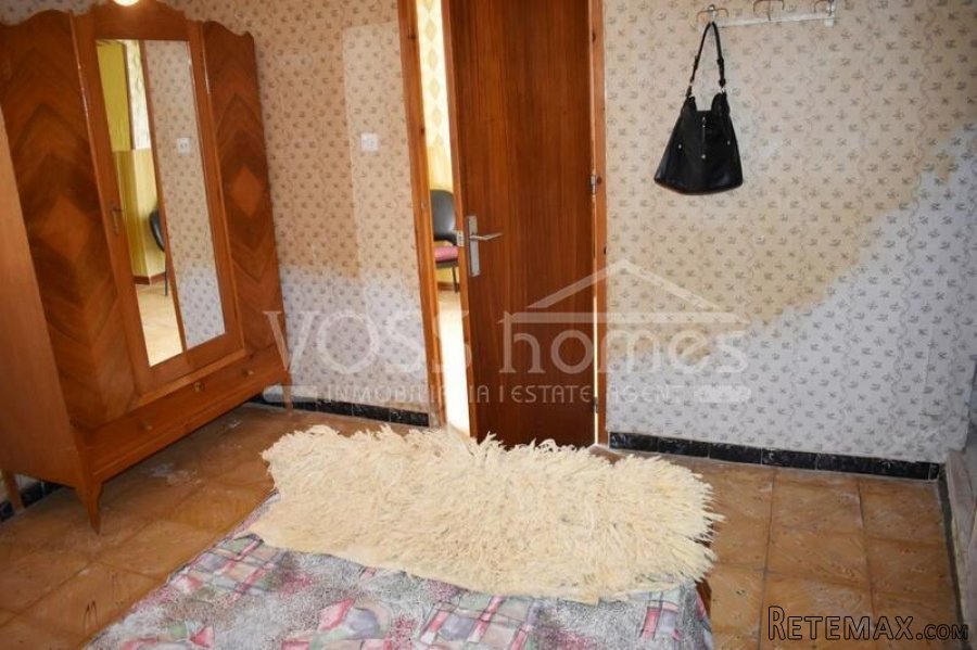 A lovely 2 storey village house to renovate currently with.. - 12