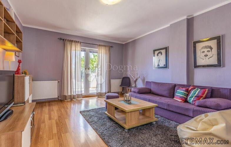 Prilika - 2 kuće sa bazenom na odličnoj lokaciji - 2