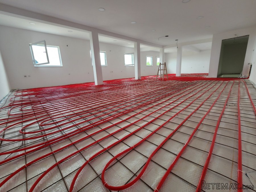 Izdaje se poslovni objekat od 550m2 - 13