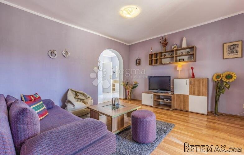 Prilika - 2 kuće sa bazenom na odličnoj lokaciji - 3
