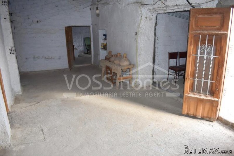 A lovely 2 storey village house to renovate currently with.. - 14