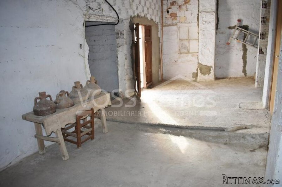A lovely 2 storey village house to renovate currently with.. - 15