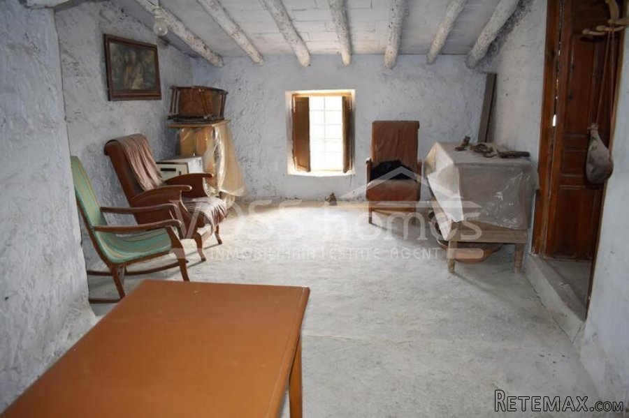 A lovely 2 storey village house to renovate currently with.. - 16