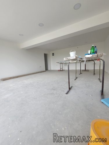 Izdaje se poslovni objekat od 550m2 - 16