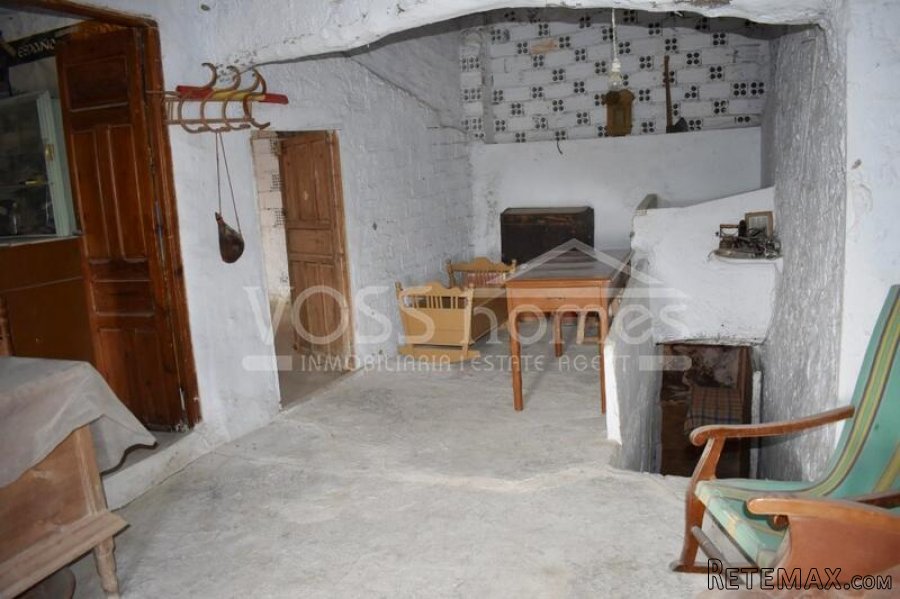 A lovely 2 storey village house to renovate currently with.. - 17