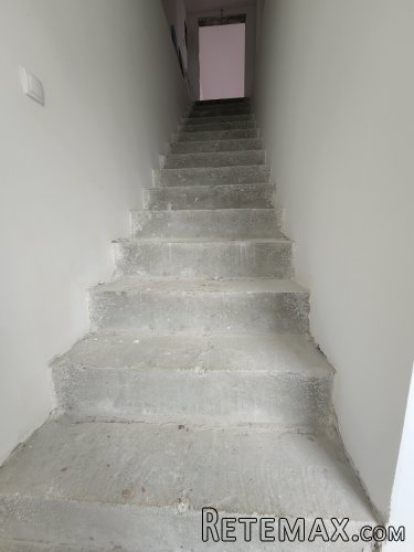 Izdaje se poslovni objekat od 550m2 - 17