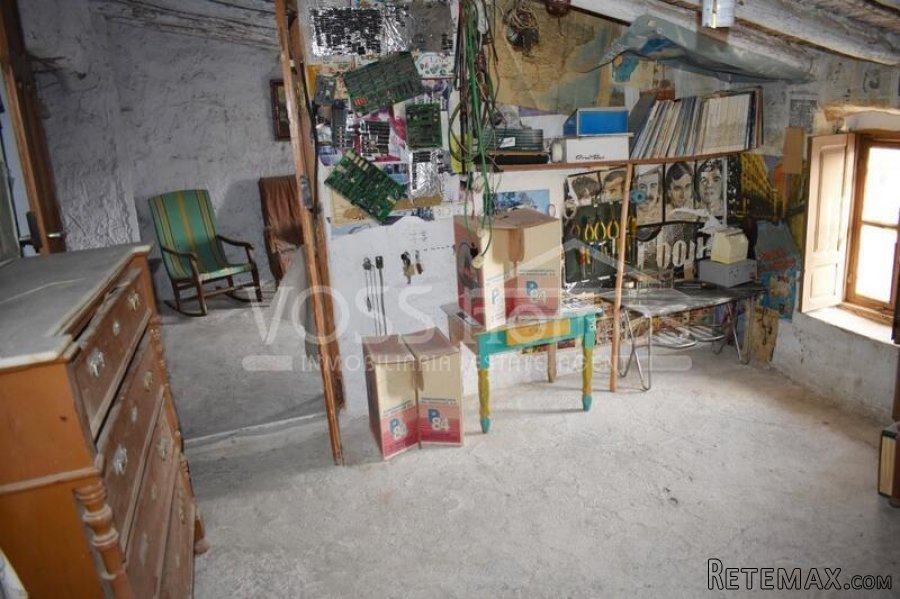 A lovely 2 storey village house to renovate currently with.. - 18